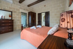 3 makuuhuonetta, silitysrauta/-lauta, vauvan matkasänky, ilmainen Wi-Fi