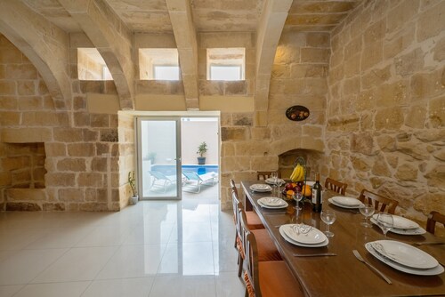 Luxurious family friendly farmhouse with private pool in Sannat, Gozo