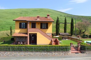 Exterior - Villa in the countryside of Volterra with private pool. Panoramic, quiet and ideal for visiting Tusc (Volterra)