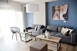 TV, bøker og stereoanlegg