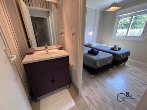 4 chambres, fer et planche à repasser, lit parapluie, Wi-Fi gratuit