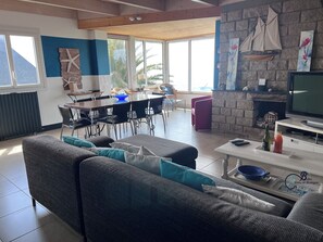 TV, DVD player, foosball, books - Villa Perle**** Breathtaking sea view and beach 50 m'away! (Moëlan-Sur-Mer)