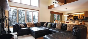 Private vacation home 5 bedroom, pet friendly & clubhouse amenities