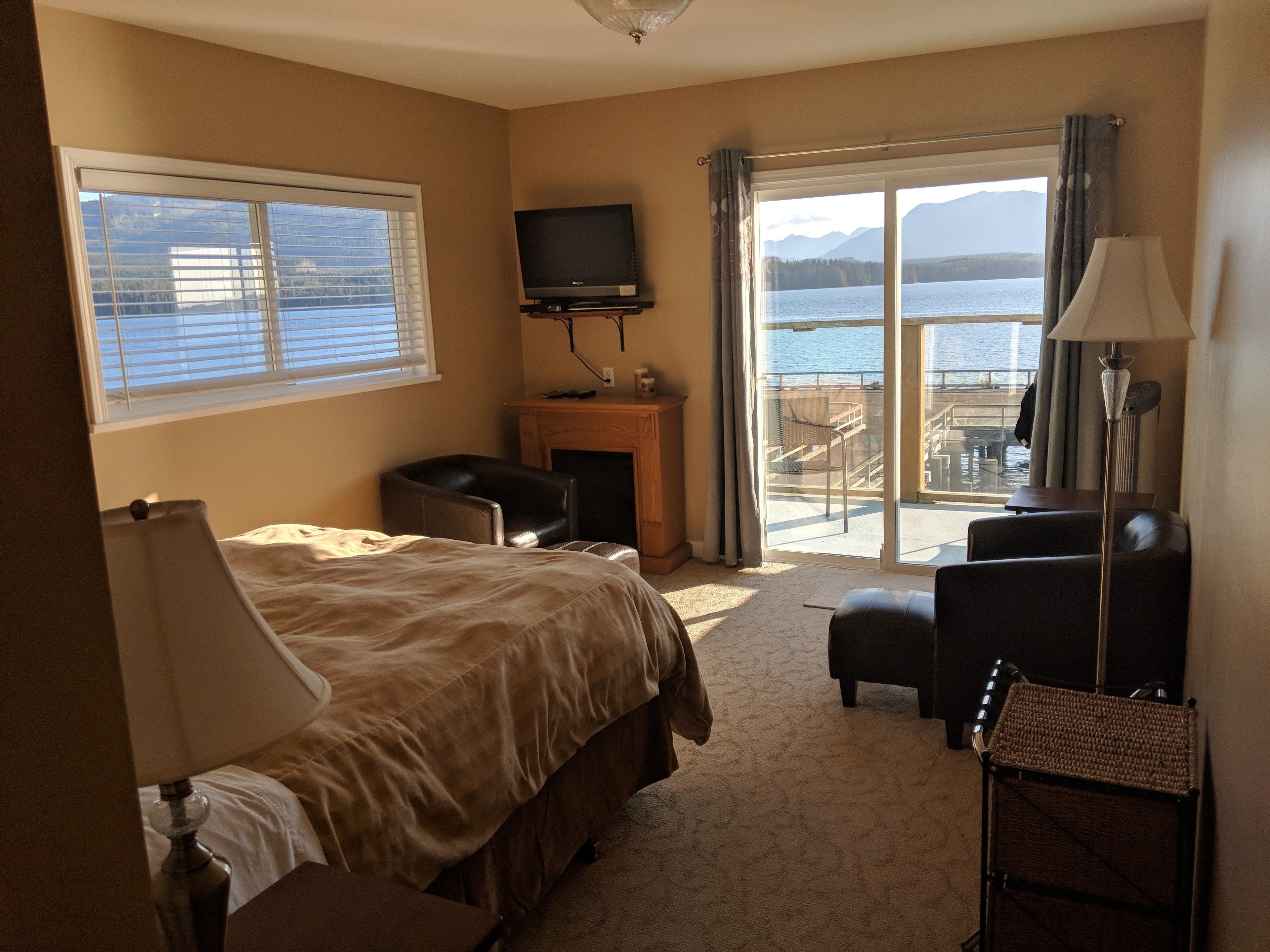 Refreshment Room (No Pets)