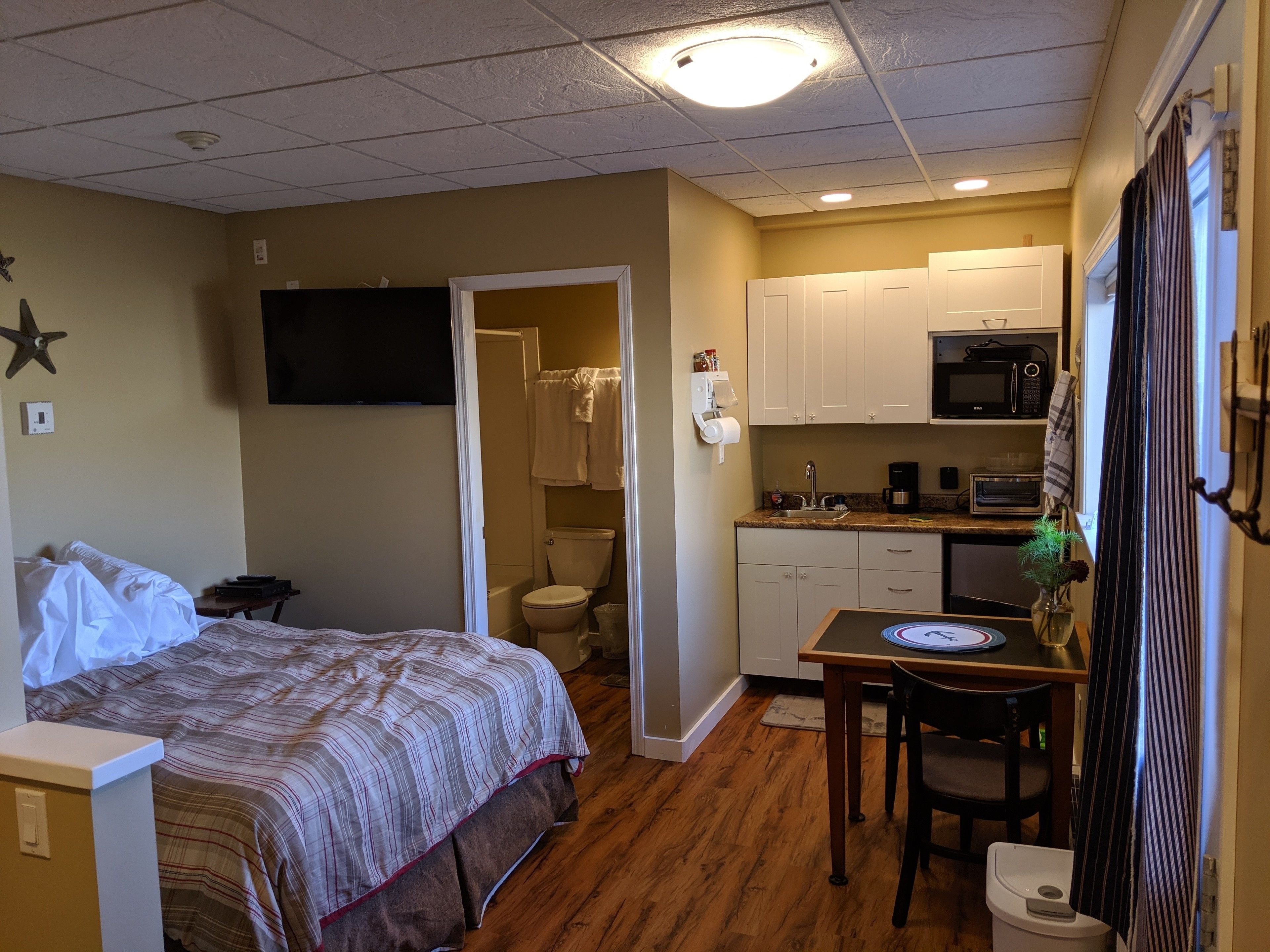 seastar room (pet friendly) | 1 bedroom, free wifi, bed sheets