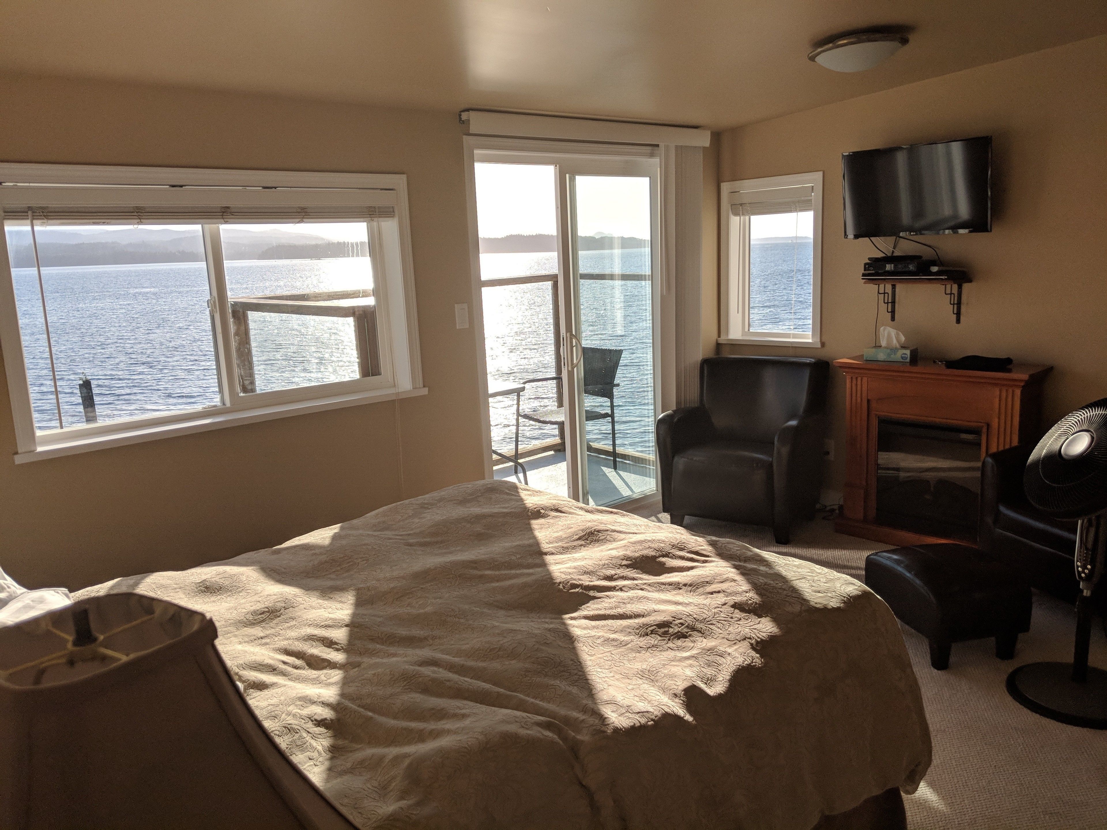 romantic getaway (no pets) | 1 bedroom, free wifi, bed sheets