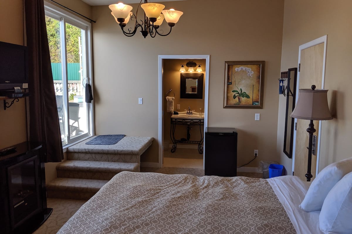 serenity room (no pets) | 1 bedroom, free wifi, bed sheets