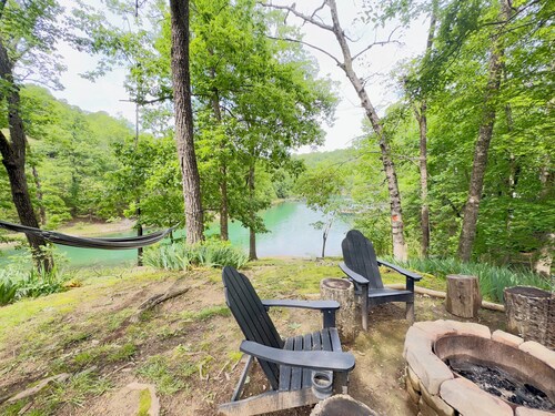 Cozy Lake Front Family Friendly Cabin, Bunk House, Kayaks and Canoe!