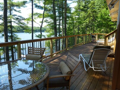 Tranquil Lakefront Cottage Near Acadia Nat’l Park.