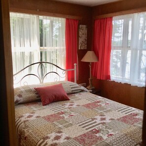 2 bedrooms, desk, iron/ironing board, free WiFi
