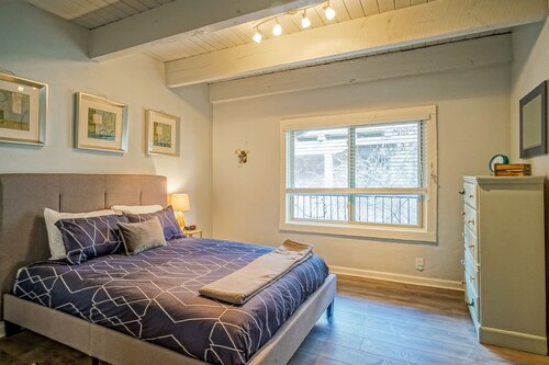 King bed, Queen bed, 2 TV's,  Vacation Safely!