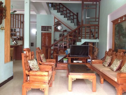 10pm Hostel