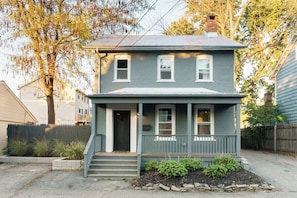 Exterior - Relaxing Chic Home off Main St with Hot Tub & Chef's Kitchen (Beacon)