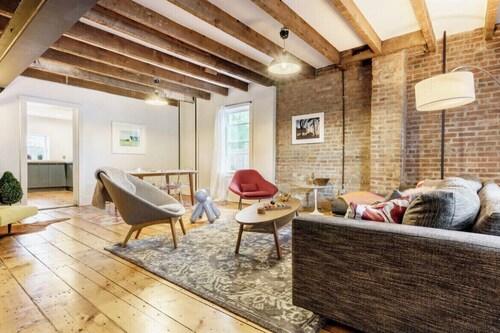 Kaunis moderni talo minuutin päässä Main Street