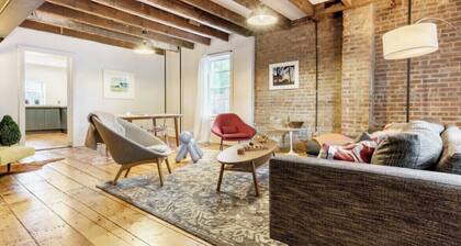 Kaunis moderni talo minuutin päässä Main Street