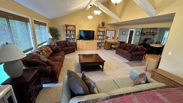 Smart-TV, DVD-Player, Bücher