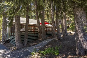 Property grounds - Holland by Hauserman Rentals (Homewood)