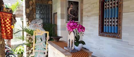 โต๊ะบริการคอนเซียร์จ