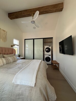 1 chambre, fer et planche à repasser, accès au Wi-Fi (inclus)