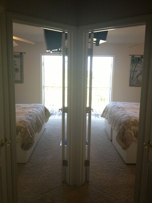 4 bedrooms, iron/ironing board, bed sheets