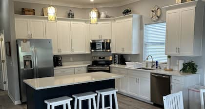 Sea Shell Haven
Family Home, 300 yards from the beach, 2 private docks, Grill!