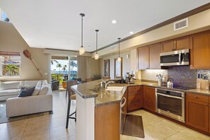 Jääkaappi, mikroaaltouuni, uuni, liesi