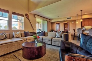 Smart TV, DVD player, video library, stereo - Ocean View Escape – Poolside Bliss & Weekly Discounts Await! (Waikoloa)