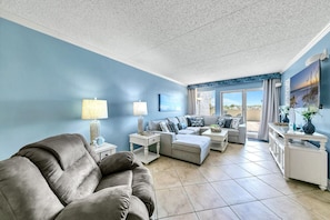 TV - Beachfront! Beach Chairs! Island Echos 1E! (Fort Walton Beach)