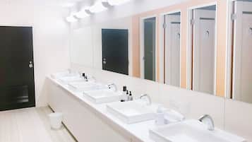 Cabin, Women only, Non Smoking, Shared Bathroom | Bathroom