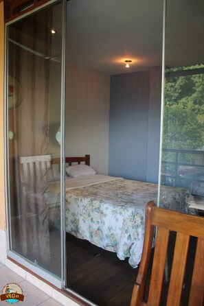 Comfort-Doppelzimmer zur Einzelnutzung, 2 Queen-Betten, Bergblick | 1 Schlafzimmer, Bügeleisen/Bügelbrett, Zustellbetten, kostenloses WLAN