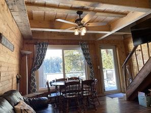 Fernseher, Tischtennisplatte