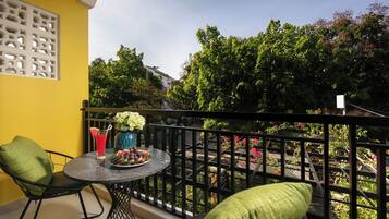 Deluxe Suite, 1 King Bed, Pool View | Terrace/patio