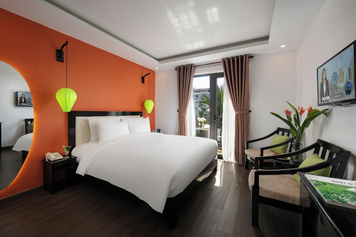 Superior Double Room, 1 Bedroom, City View | Minibar, in-room safe, individually decorated, individually furnished