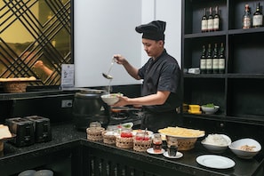 FrĂŒhstĂŒck, Mittagessen und Abendessen