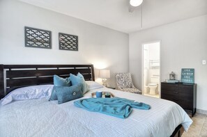 3 chambres, fer et planche à repasser, lit de bébé portatif