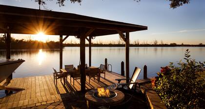 Waterfront-Dolphins-Walk to Beach-Pool-Dock-BEAGLE POINT