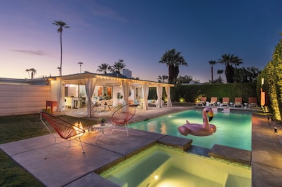Mid-Century Gem w/Salt-Water Pool, Spa,Cabana,yard, blt in bbq,& 300+5 star revs
