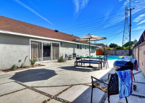 Outdoor dining - *Pool +Game Room + Disneyland Close**Guests Love It!* (Anaheim)