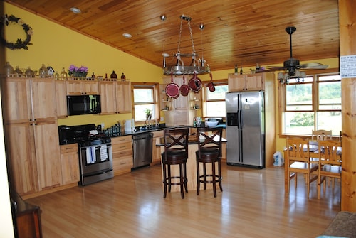 Longview Cottage with views to compliment its name and close to cooperstown