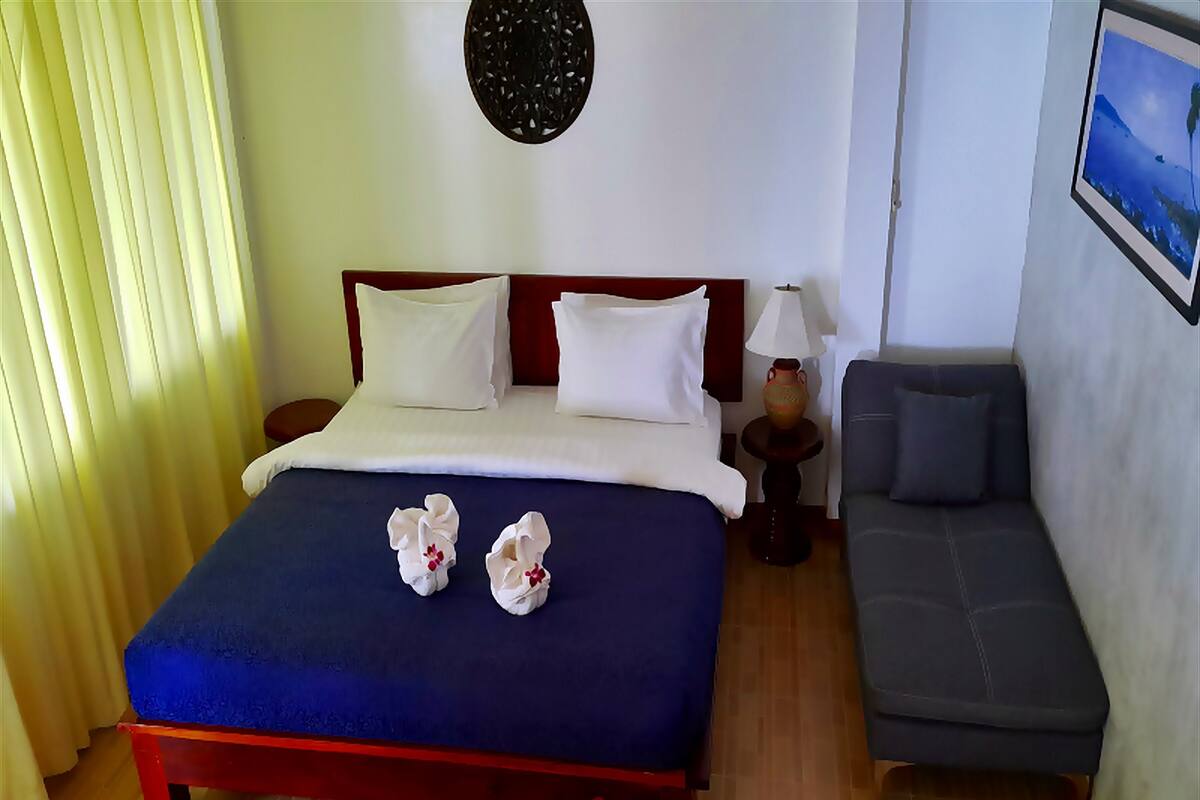 Minibar, wifi gratis y ropa de cama 