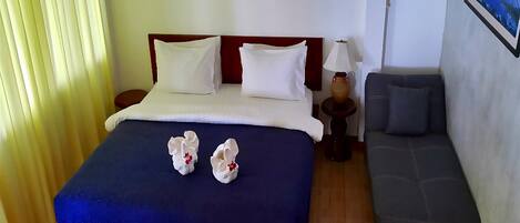 Minibar, free WiFi
