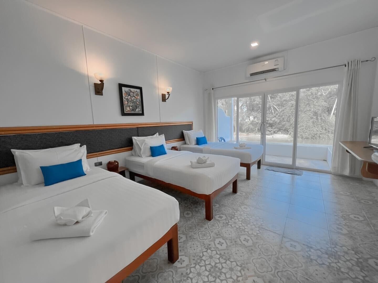 Kolmen hengen deluxe-huone