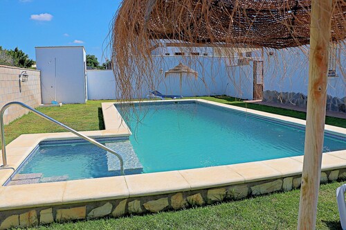 Villa with private pool, town outskirts