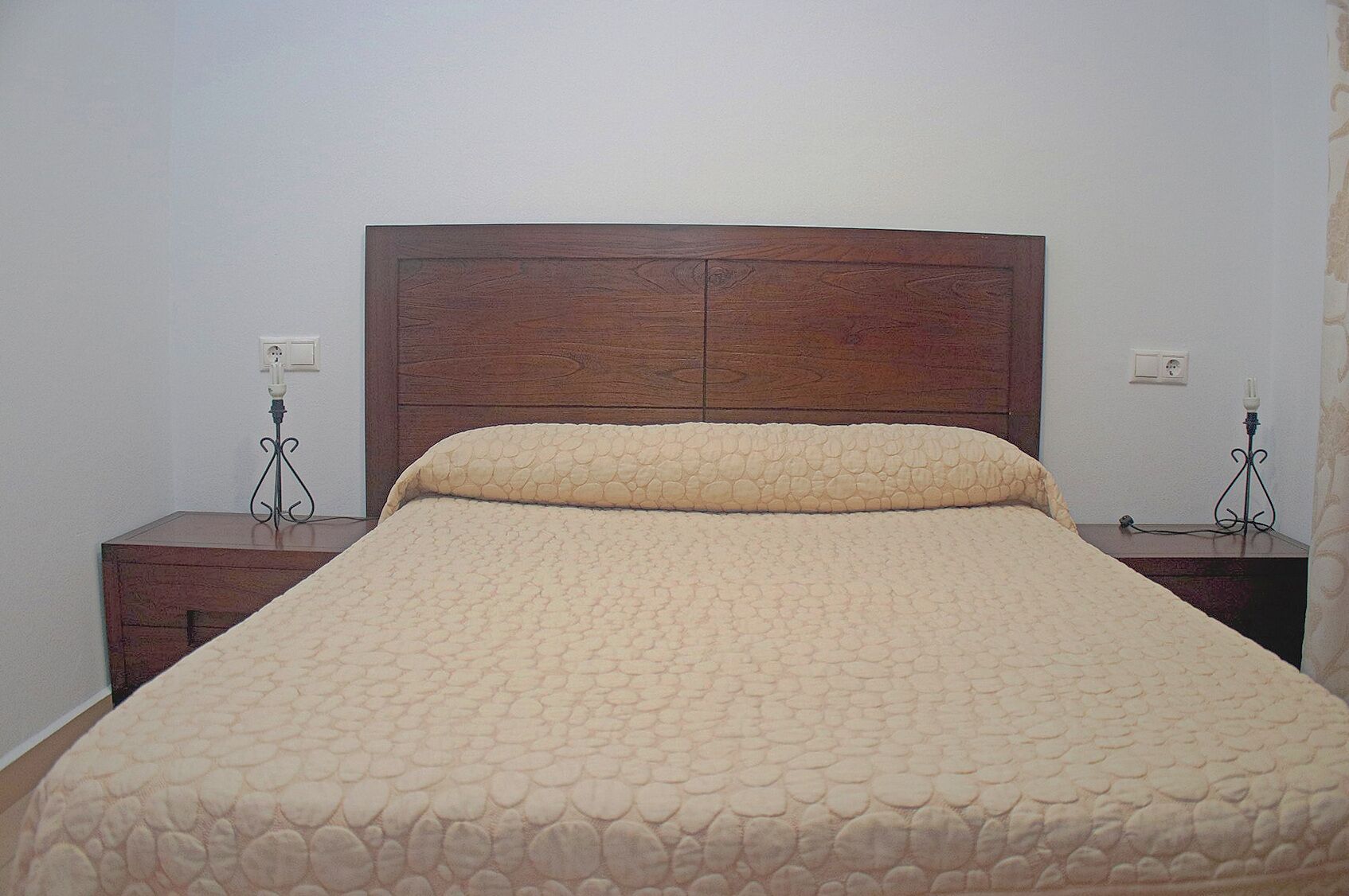 2 slaapkamers, een strijkplank/strijkijzer, beddengoed