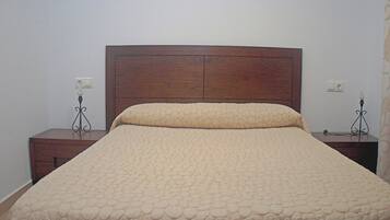 2 slaapkamers, een strijkplank/strijkijzer, beddengoed