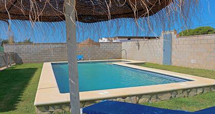 Villa with private pool, town outskirts
