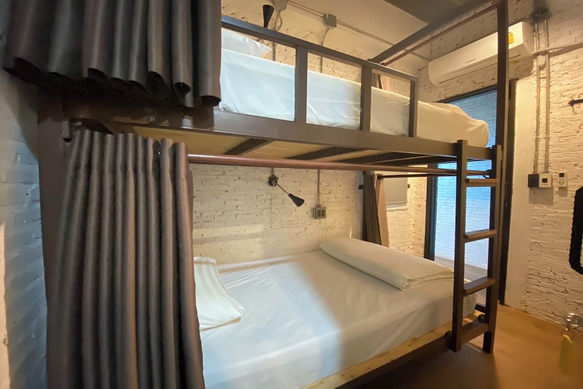 4. Twin Bunk Bed Room with Ensuite Bathroom | 1 bilik tidur, langsir/tirai gelap terus, Wi-fi percuma, cadar katil