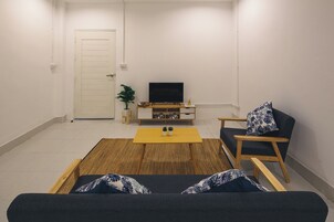 8. Family Suite 2-Bedroom (Yindee Home) | Blackout drapes, WiFi (free), bed sheets