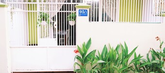 QQ House with Balcony near Beach