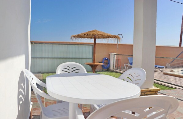 Outdoor dining - Rural 2 bedroom villa with private pool (CONIL DE LA FRONTERA)